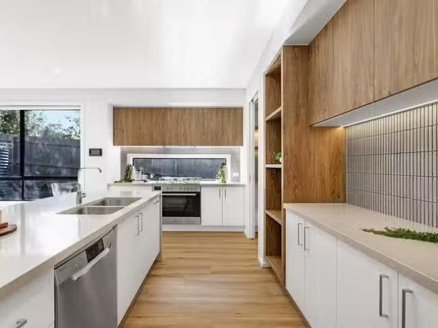 Rental! 10A Harcourt Street, Blackburn North, VIC 3130