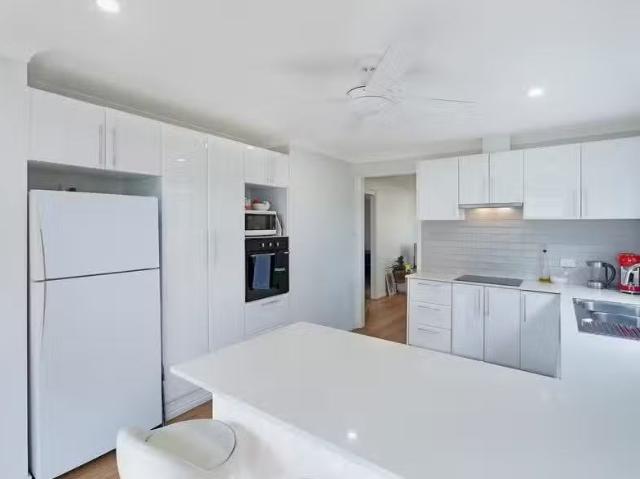Deal! 1/108 Kirkdale Drive, Charlestown Apartment for rent Li.