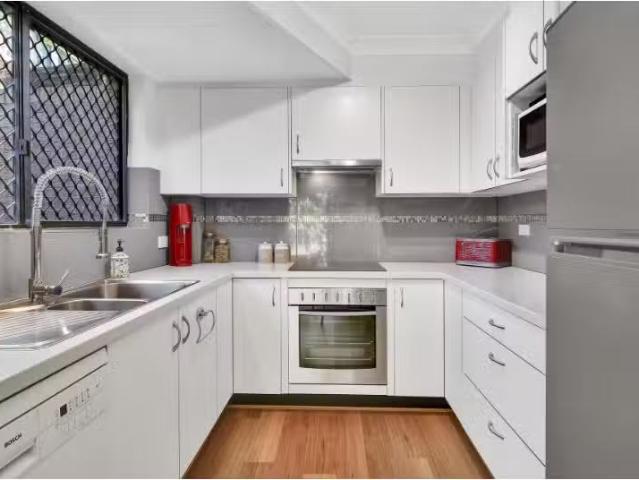 Cozy 1/10a Gillies Street, Wollstonecraft Townhouse for rent.