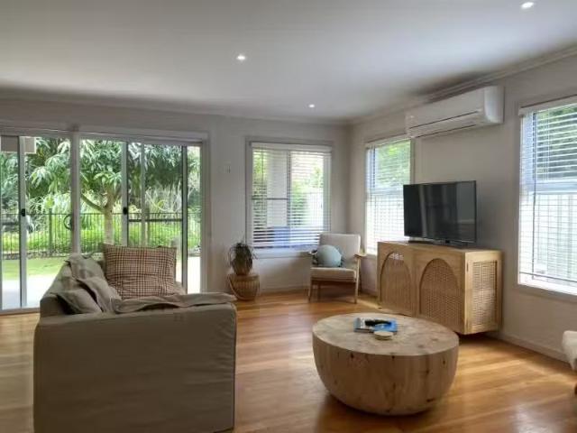 Cheap 1/11 Constellation Close, BYRON BAY Townhouse for rent.