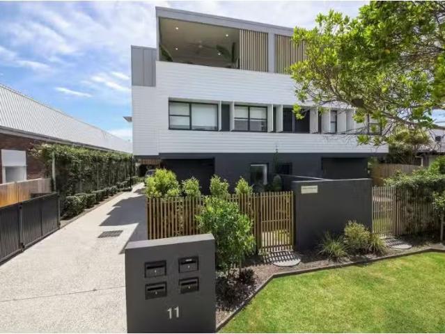 Charming 1/11 Ilaroo Crescent, WARANA Townhouse for rent List.