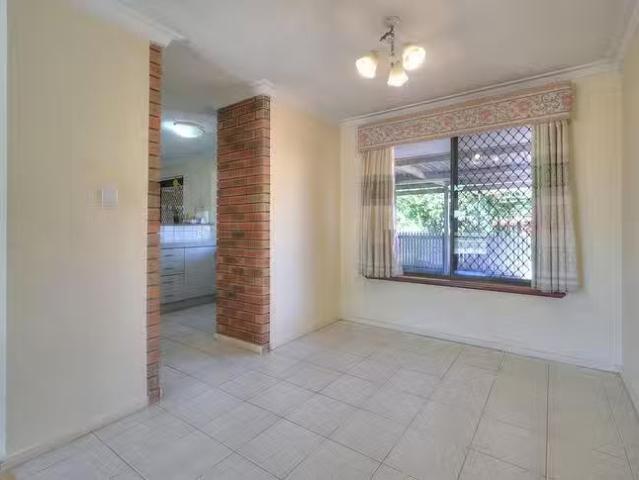 Deal! 112 Morley Drive East, Eden Hill, WA 6054