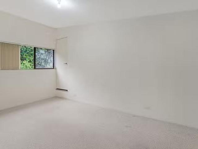 Nice 11/30 Holland Court, Broadbeach Waters, QLD 4218