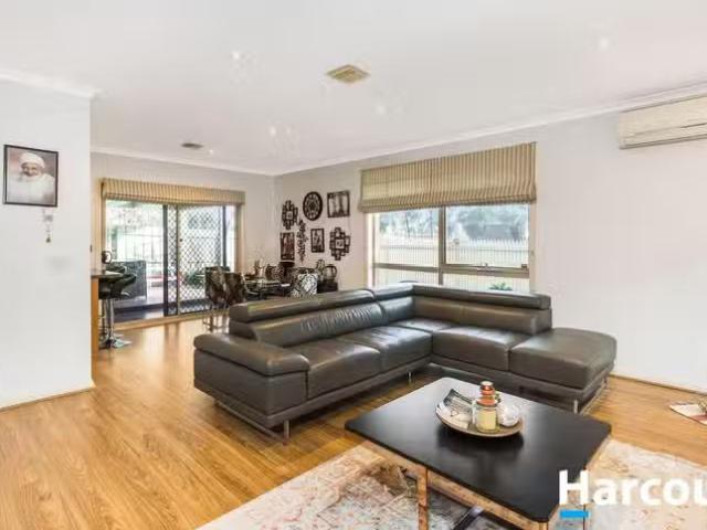 Just in! 1/1340 High Street Road, WANTIRNA SOUTH, VIC 3152 T.