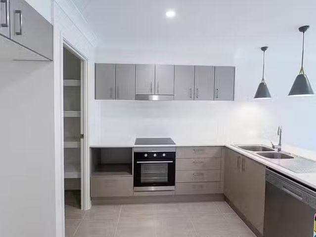 Cozy 1/17 Kaytons Street, Drayton, QLD 4350