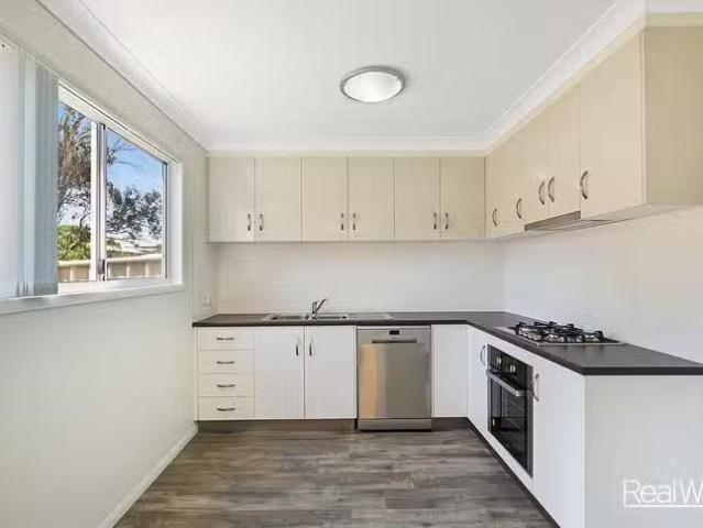 Just in! 1/17 Lexi Street, Glenvale, QLD 4350