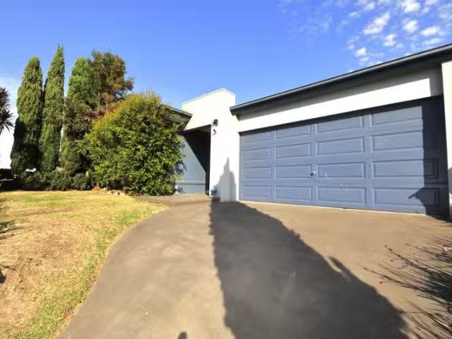 Charming 117 Majestic Boulevard, Cranbourne VIC 3977
