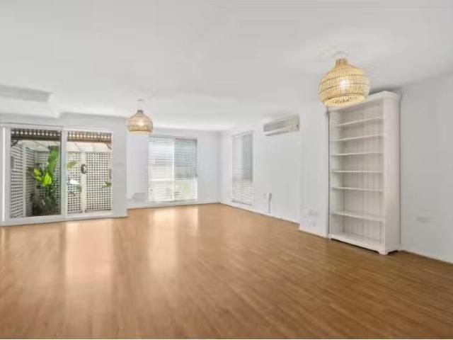 Cheap 11/42 Smith St, Wollongong Townhouse for rent Listed by.