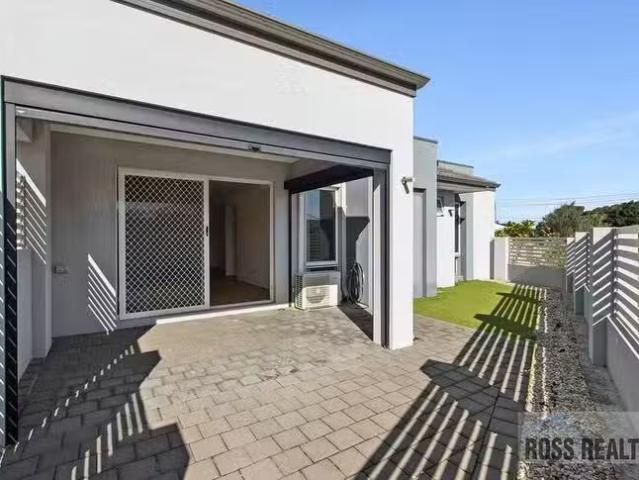Charming 1/15 Belcastro Way, Madeley, WA 6065