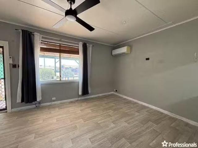 Deal! 116 Francis Street, Beachlands, WA 6530