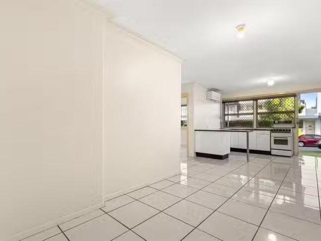 Deal! 1/16 Isedale Street, Wooloowin, QLD 4030