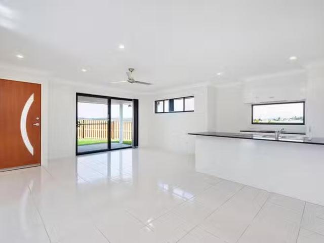 New 1/19 Barnyard Drive, Park Ridge, QLD 4125