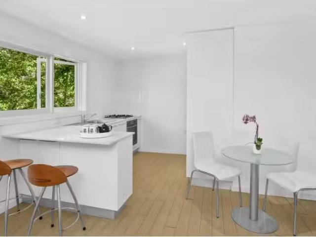 Rental! 119a Owen Stanley Avenue, Allambie Heights Apartment f.