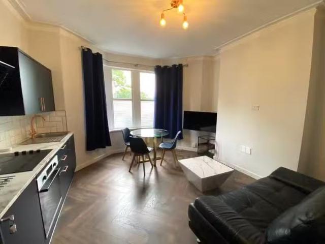 Deal! 11 BA 1 bedroom flat for rent in Taff Embankment, Cardif.