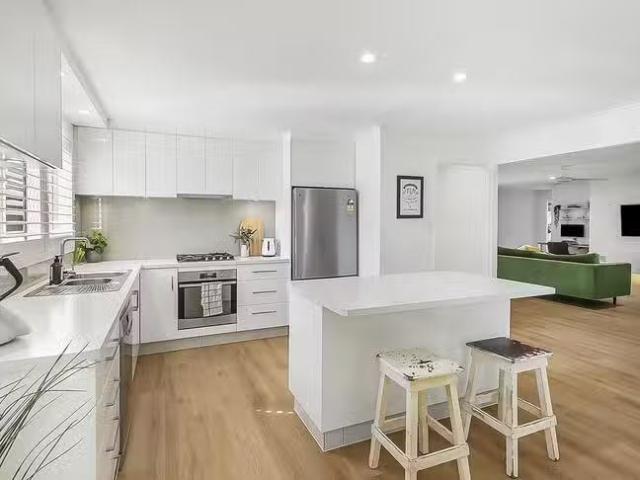 Unique 11 Baltimore Court, Carrara, QLD 4211