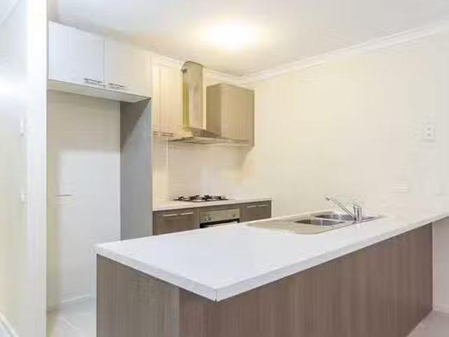 Cozy 11 Beachside Crescent, Point Cook, VIC 3030