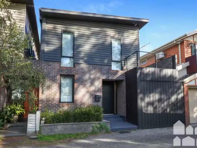 Just in! 11 Eastwood Street, Seddon VIC 3011