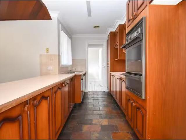 Cozy 11 Lyrebird Place, Orange House for rent Listed by Belle.