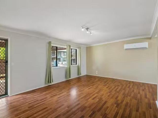 Rental! 11 Pavuvu Street, Mansfield, QLD 4122