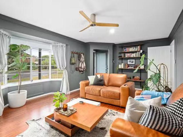 Deal! 11 Russell Close, Wynnum West, QLD 4178