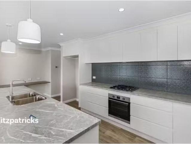 Just in! 11 Stretton Way, Lloyd House for rent Listed by Rent.
