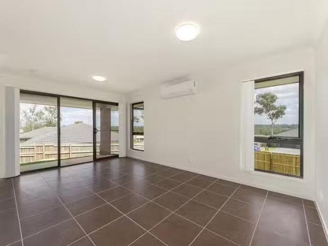 Unique 1/1 Wenlock Place, Brassall, QLD 4305