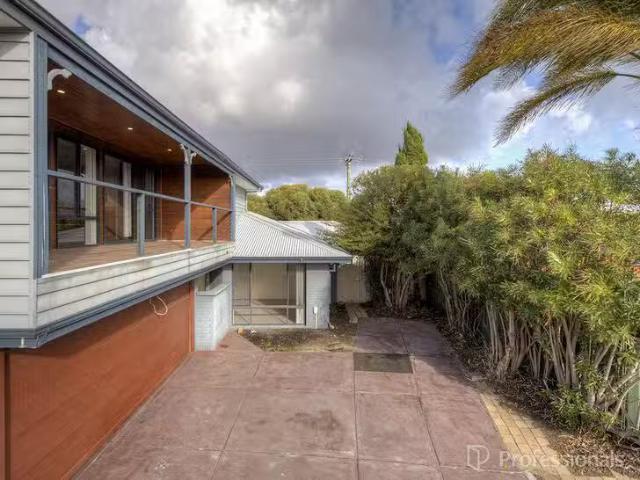 Deal! 11A Mizzen Place, Ocean Reef, WA 6027