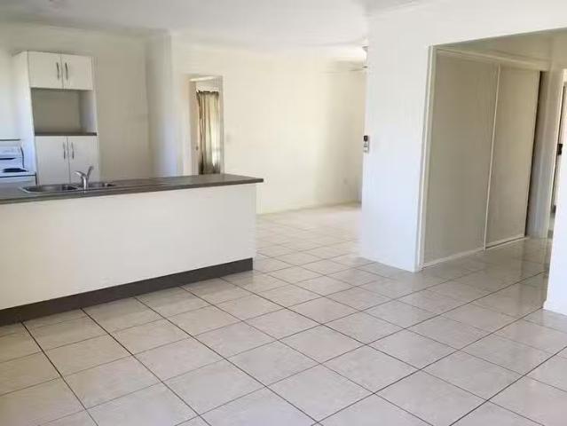 Nice 11A Moor Court, Kelso, QLD 4815