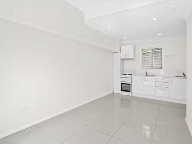 Charming 11A Rawson Place, Cromer Townhouse for rent Listed b.