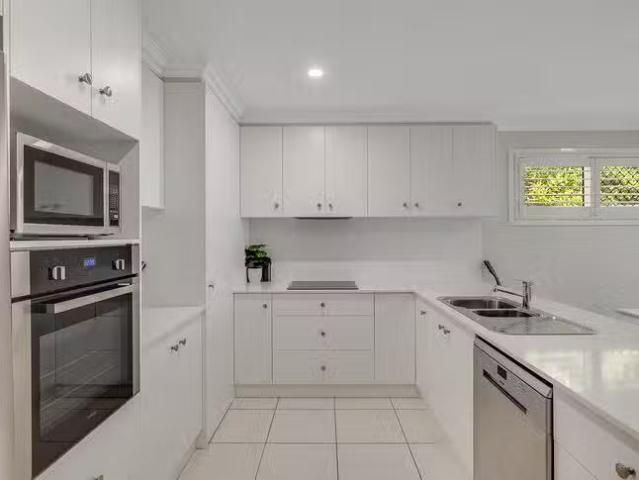 Unique 1/1D Lyndall Street, Harristown, QLD 4350
