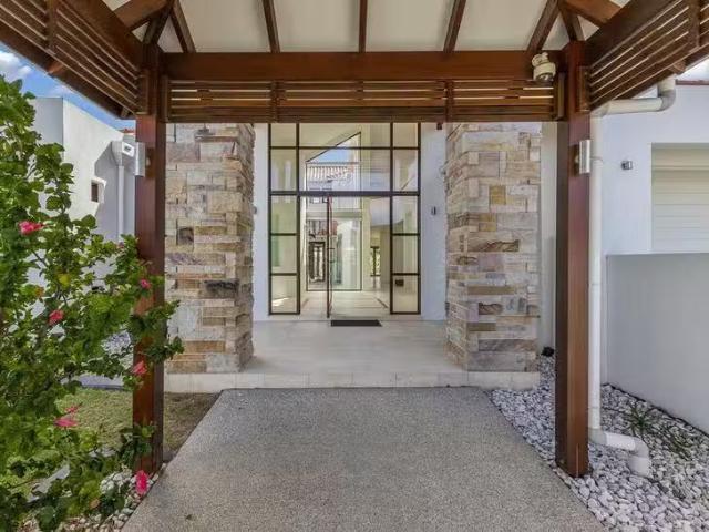 Charming 121 Marina Boulevard, Banksia Beach, QLD 4507