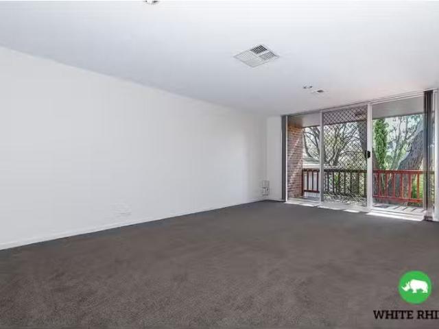 Charming 12/2 18 Furlong Road, Queanbeyan Townhouse for rent.