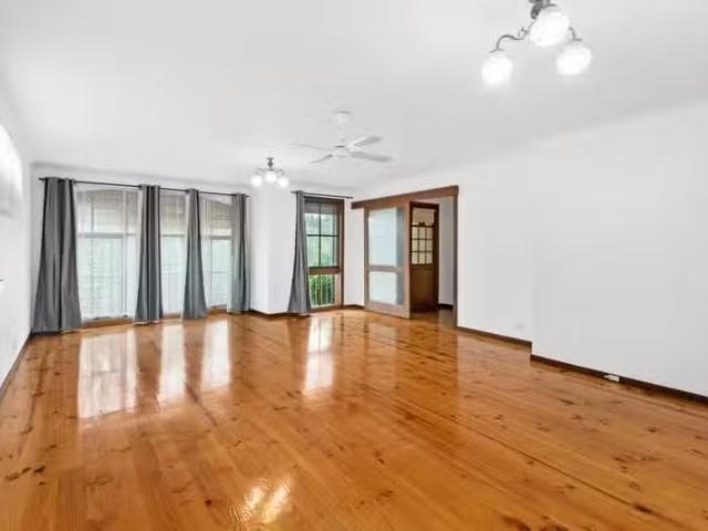 Just in! 1/22 Louise Avenue, Mont Albert VIC 3127 Unit For L.