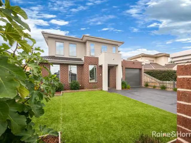 Just in! 1/22 Mc Namara Avenue, Airport West VIC 3042
