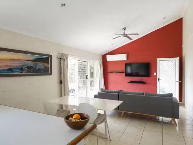 Cheap 1/24 Ireland Crescent, Whitfield, QLD 4870