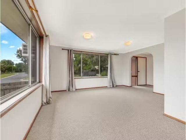 Unique 126 Feathertop Circuit, THURGOONA House for rent Liste.