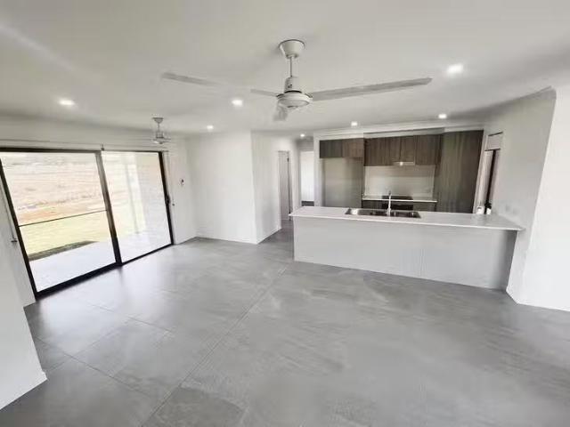 For Rent! 1/28 Aquila Drive, Meringandan West, QLD 4352