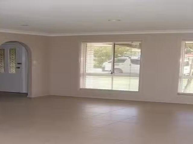 Rental! 12 Melnik Drive, Loganlea, QLD 4131