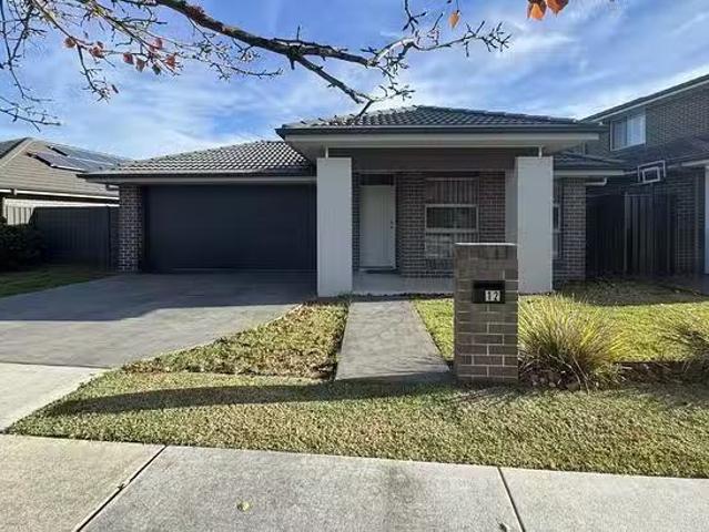 Rental! 12 Middleridge Drive, Glenmore Park, NSW 2745