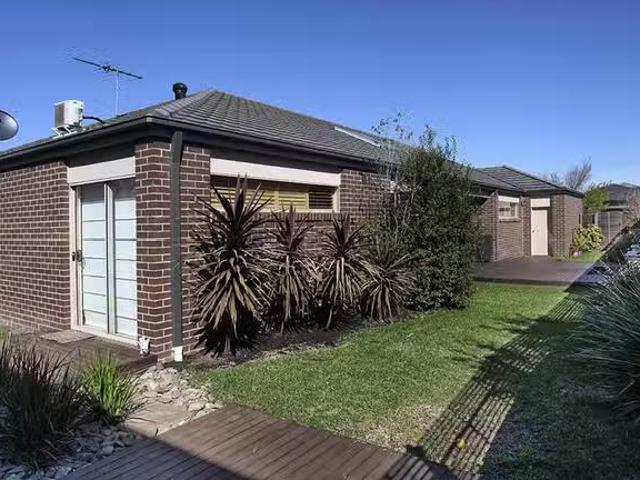 For Rent! 12 Moncrieff Parade, Point Cook, VIC 3030