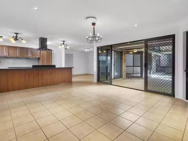 Deal! 12 Altissimo Court, Eatons Hill, QLD 4037