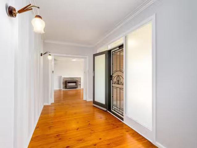 Deal! 12 Burwood Avenue, Shepparton, VIC 3630