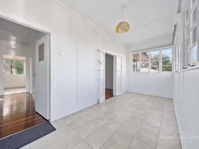 Nice 12 Carntyne Street, Morningside, QLD 4170