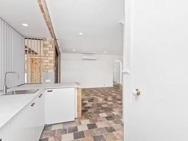 Rental! 12 De Grey Close, Cooloongup, WA 6168