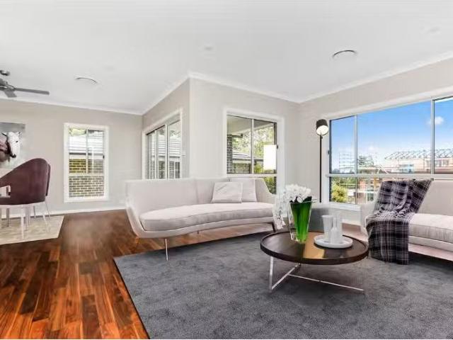 Deal! 12 Iluka Avenue, Elanora Heights House for rent Listed.