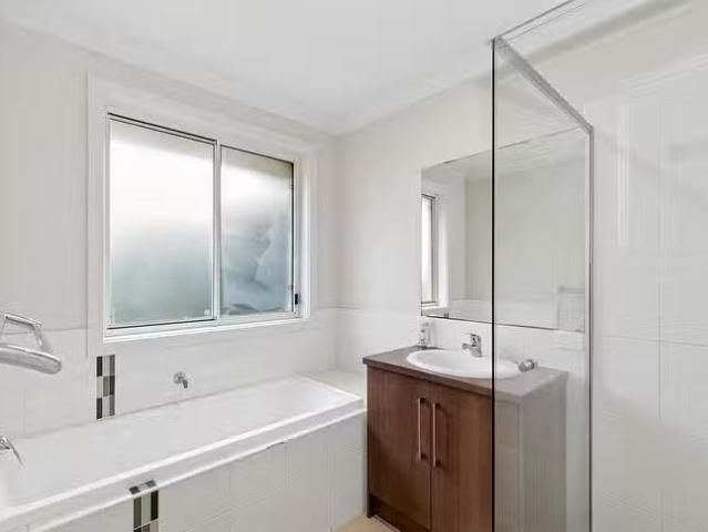 Unique 12 Pfitzner Close, Murray Bridge, SA 5253
