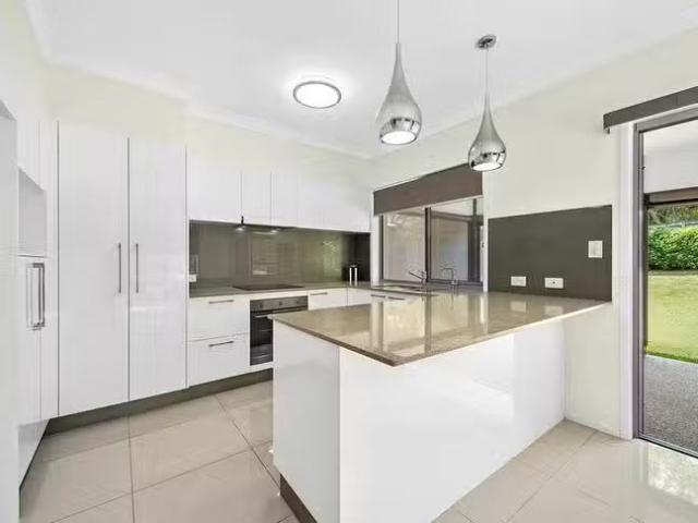 Deal! 12 Shea Street, Scarborough, QLD 4020