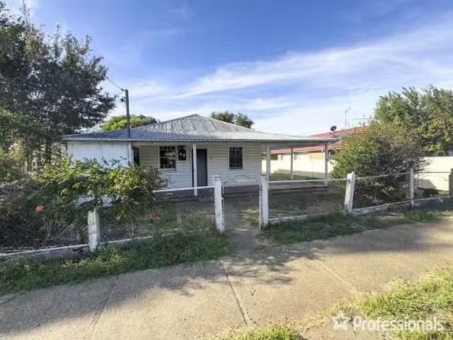Cozy 12 Vera Street, SOUTH TAMWORTH House for rent Listed by.