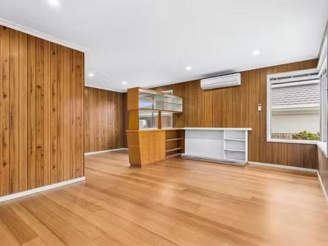 Charming 12 Wolseley Grove, Bell Post Hill, VIC 3215 House f.