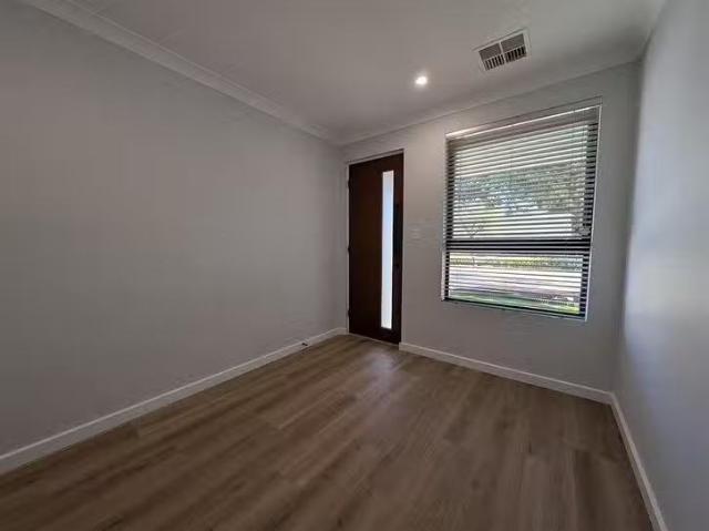 Deal! 12A Secomb Avenue, Parafield Gardens, SA 5107